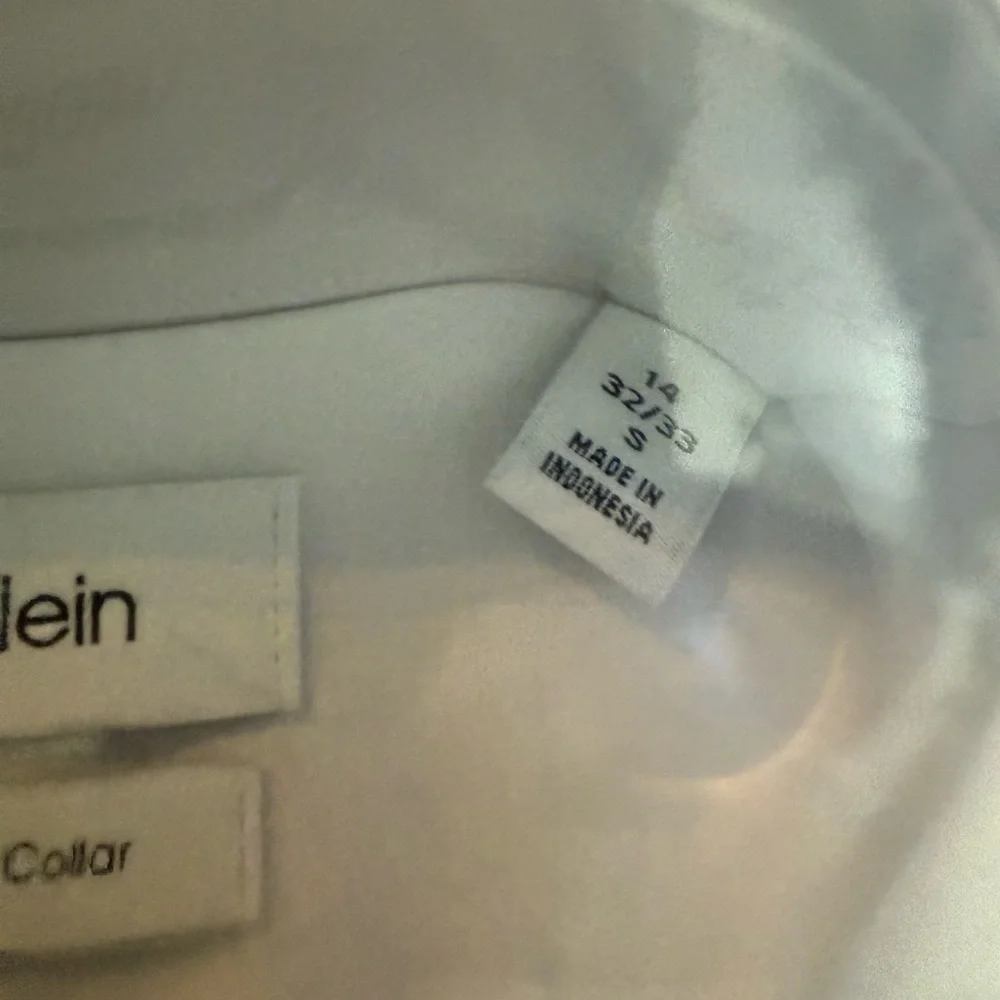 Brand new size small Calvin Klein Men's Crisp White Dress Shirt - Picture 3 of 4